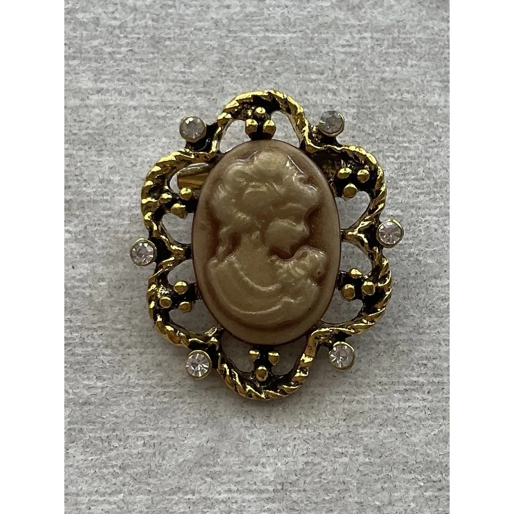 vintage-style gold-tone cameo brooch Filigree Vintage Estate Jewelry